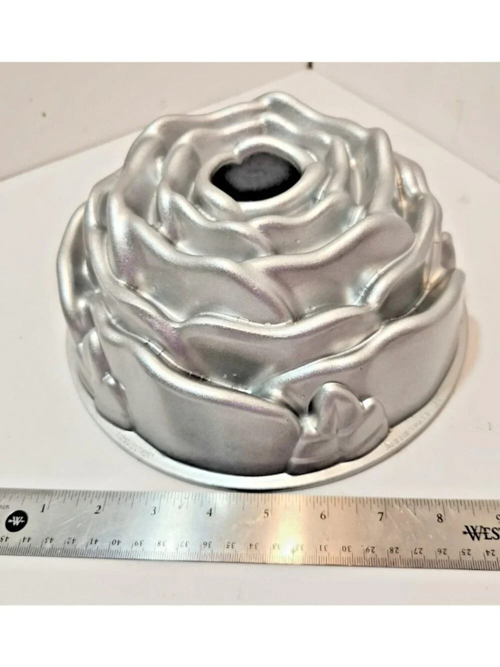 Nordic Ware Rose Flower Bundt Cake Pan Cast Aluminum Non Stick USA 10 Cup Mold